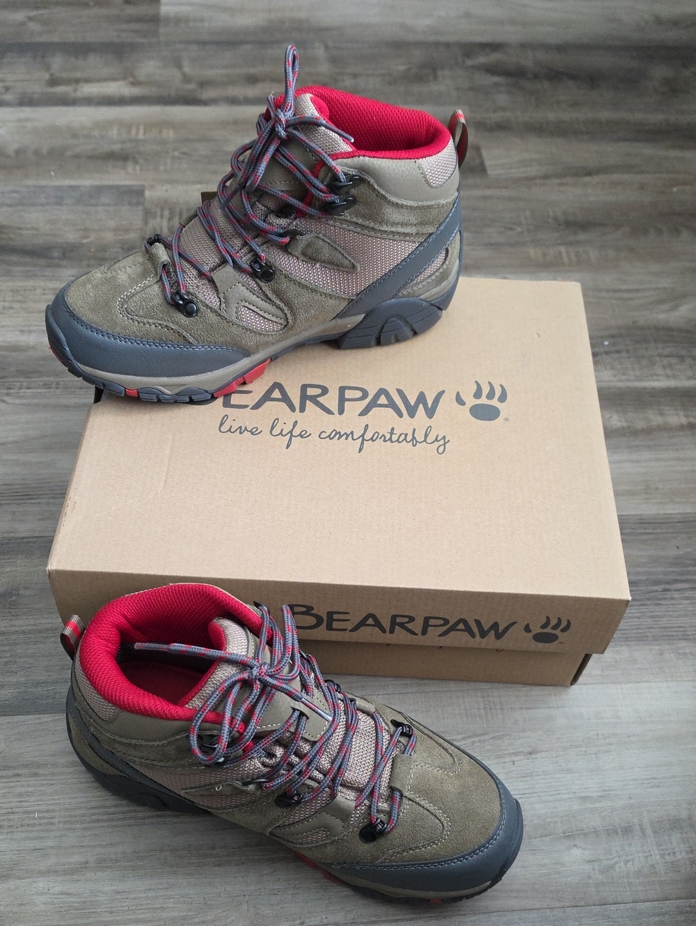 BearPaw Corsica Womans Hiking Boots, NWT size 8